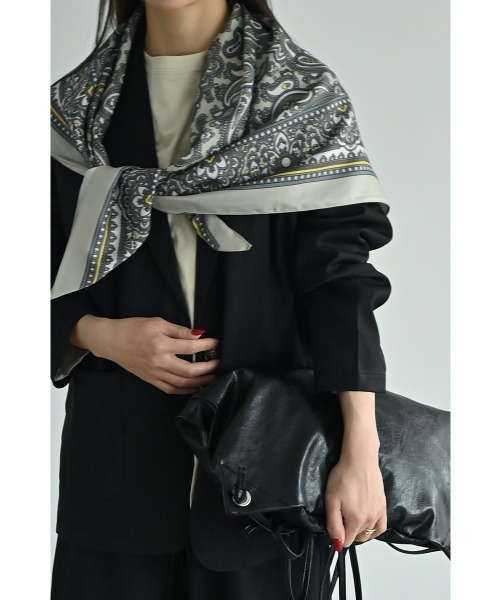 marjour(マージュール)の「90×90 BIG SCARF(バンダナ/スカーフ・レディース・その他3/その他2/その他1/その他4・FREE)」の3枚目の写真