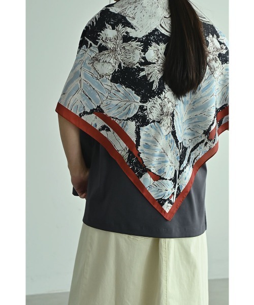 marjour(マージュール)の「90×90 BIG SCARF(バンダナ/スカーフ・レディース・その他3/その他2/その他1/その他4・FREE)」の1枚目の写真