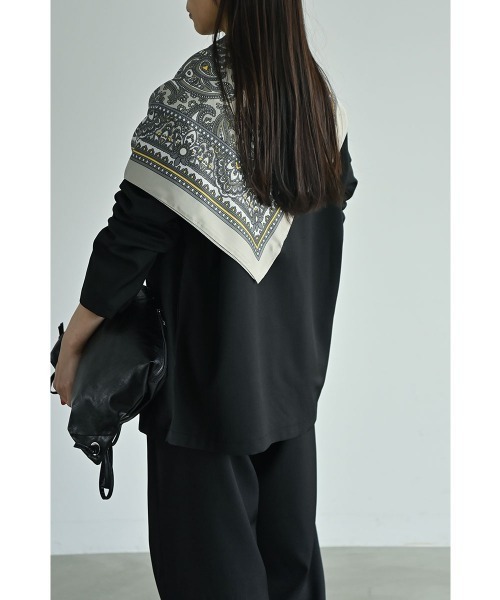 marjour(マージュール)の「90×90 BIG SCARF(バンダナ/スカーフ・レディース・その他3/その他2/その他1/その他4・FREE)」の6枚目の写真