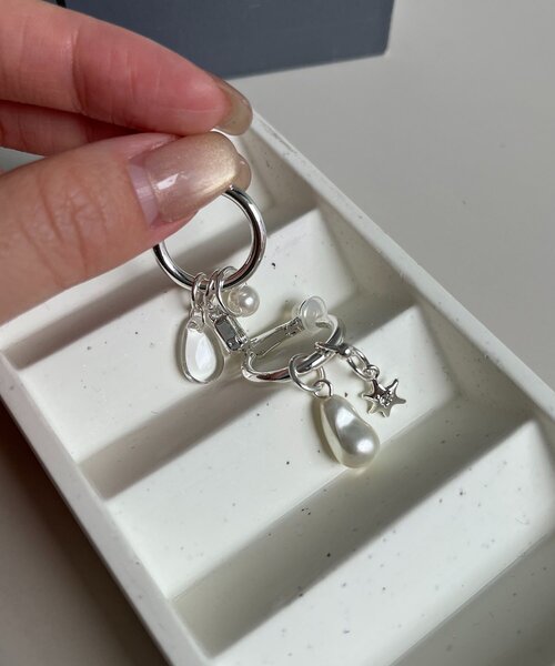 CAPRICIEUX LE'MAGE(カプリシューレマージュ)の「〈GOLDY/ゴールディ〉クリアビーズイヤリング(ピアス(両耳用)・レディース・シルバー・FREE)」の2枚目の写真