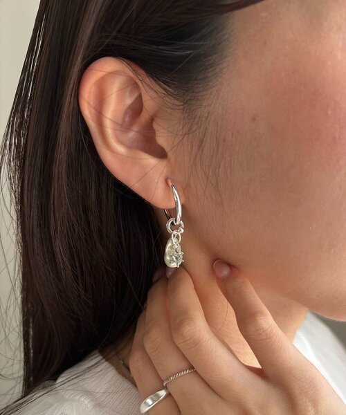 CAPRICIEUX LE'MAGE(カプリシューレマージュ)の「〈GOLDY/ゴールディ〉クリアビーズイヤリング(ピアス(両耳用)・レディース・シルバー・FREE)」の7枚目の写真