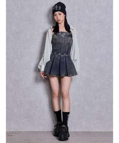 GYDA(ジェイダ)の「GG bijouデニムプリーツスカートライクミニワンピース(ワンピース・レディース・ライトブルー/インディゴブルー・SMALL/MEDIUM)」の22枚目の写真