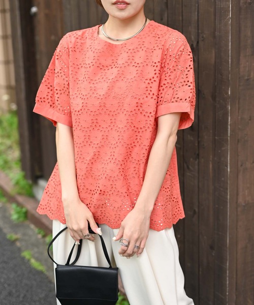 &HALF(アンドハーフ)の「【indian Cotton Collection】カットワーク刺繍スカラップブラウス(インド綿.インドコットン.コットン100%,綿100%)(シャツ/ブラウス・レディース・サックスブルー/ダークネイビー/コーラル/オフホワイト・M/L)」の4枚目の写真
