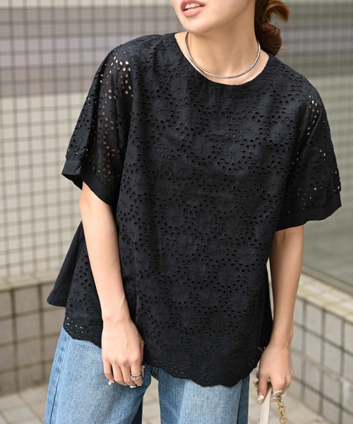 &HALF(アンドハーフ)の「【indian Cotton Collection】カットワーク刺繍スカラップブラウス(インド綿.インドコットン.コットン100%,綿100%)(シャツ/ブラウス・レディース・サックスブルー/ダークネイビー/コーラル/オフホワイト・M/L)」の3枚目の写真