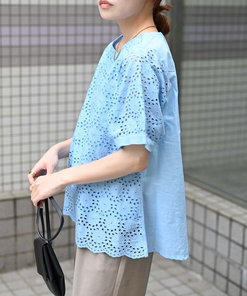 &HALF(アンドハーフ)の「【indian Cotton Collection】カットワーク刺繍スカラップブラウス(インド綿.インドコットン.コットン100%,綿100%)(シャツ/ブラウス・レディース・サックスブルー/ダークネイビー/コーラル/オフホワイト・M/L)」の7枚目の写真