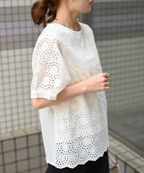 &HALF(アンドハーフ)の「【indian Cotton Collection】カットワーク刺繍スカラップブラウス(インド綿.インドコットン.コットン100%,綿100%)(シャツ/ブラウス・レディース・サックスブルー/ダークネイビー/コーラル/オフホワイト・M/L)」の12枚目の写真