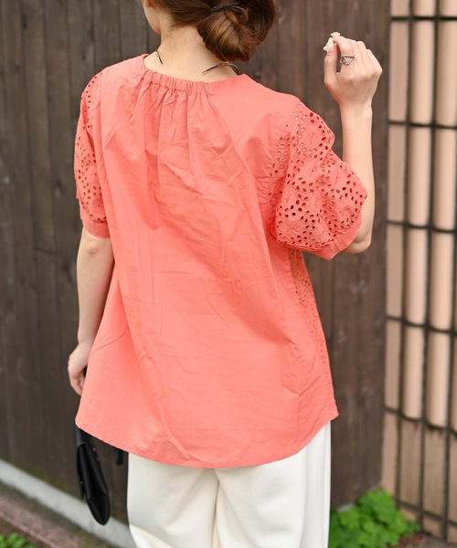 &HALF(アンドハーフ)の「【indian Cotton Collection】カットワーク刺繍スカラップブラウス(インド綿.インドコットン.コットン100%,綿100%)(シャツ/ブラウス・レディース・サックスブルー/ダークネイビー/コーラル/オフホワイト・M/L)」の14枚目の写真
