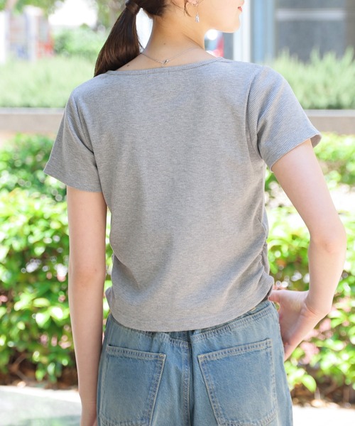 Honeys(ハニーズ)の「【ハニさら・接触冷感・UVカット】レースアップトップス(Tシャツ/カットソー・レディース・ボルドー/ベージュ/杢グレー/スミクロ・L/M/S)」の11枚目の写真