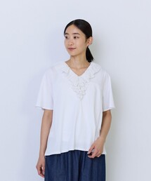 フリルカラーVネックプルオーバー