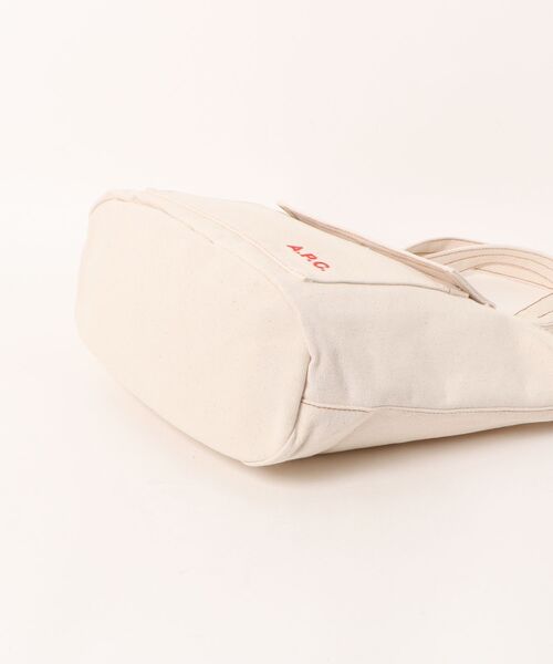 A.P.C.（アーペーセー）の「TOTE JADE（トートバッグ・レディース・オフホワイト・XS）」の3枚目の写真