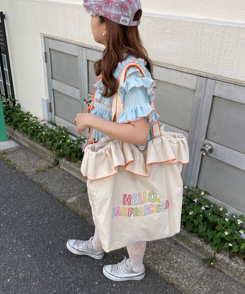 HELLO.SANFRANCISCO(ハローサンフランシスコ)の「【HELLO.SANFRANCISCO/ハローサンフランシスコ】フリル刺繍BIGトートバッグ(トートバッグ・レディース・アイボリー/ブルー系その他/ピンク/イエロー・ONE SIZE)」の8枚目の写真