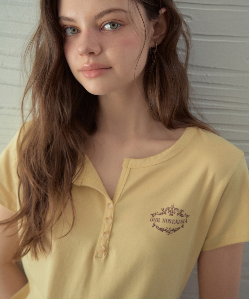 OURNOSTALGIA(アワー ノスタルジア)の「Henley Print Half T-Shirt_Vintage Yellow(OB6TP11)(Tシャツ/カットソー・レディース・イエロー・FREE)」の4枚目の写真