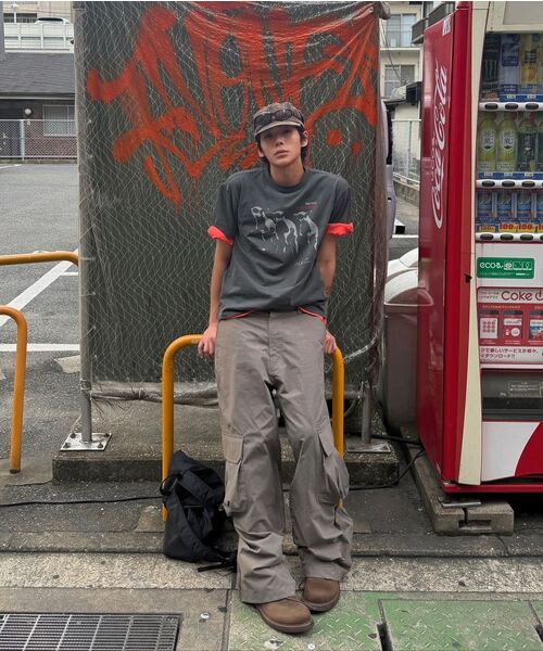 WMC（ダブリューエムシー）の「[クロップ] ガーメントダイグラフィックTシャツ_CHARCOAL GREY（Tシャツ/カットソー・メンズ・チャコールグレー・M/L/XL）」の4枚目の写真