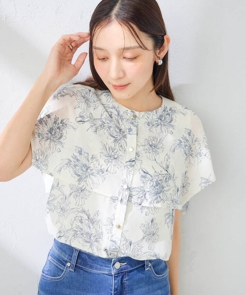 a.v.v（アーヴェヴェ）の「フラワープリントケープブラウス（シャツ/ブラウス・レディース・ミント/アイボリー・38/40/36）」の5枚目の写真