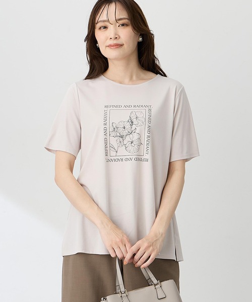 A/C DESIGN BY ALPHA CUBIC(エーシーデザインバイアルファキュービック)の「フラワーイラストプリントTシャツ【ひやツヤ・UVカット・接触冷感・大きいサイズあり】(Tシャツ/カットソー・レディース・ライトグレー/サックスブルー/ネイビー・M/L/LL/3L)」の2枚目の写真