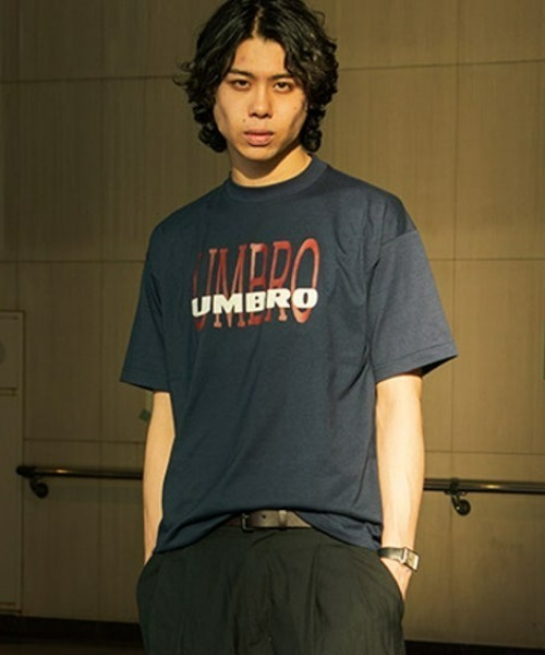 UMBRO(アンブロ)の「umbro/アンブロ 【EC別注】オーバーサイズグラッフィックTシャツ(Tシャツ/カットソー・メンズ・ネイビー/ホワイト/ブラック・S/O/M/L)」の3枚目の写真