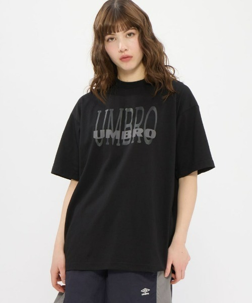 UMBRO(アンブロ)の「umbro/アンブロ 【EC別注】オーバーサイズグラッフィックTシャツ(Tシャツ/カットソー・メンズ・ネイビー/ホワイト/ブラック・S/O/M/L)」の12枚目の写真