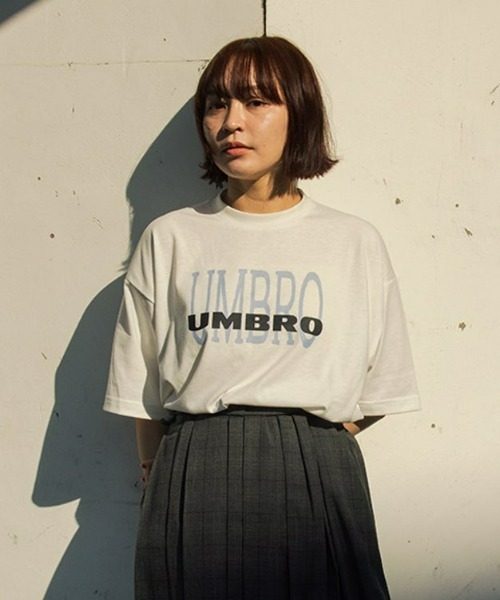 UMBRO(アンブロ)の「umbro/アンブロ 【EC別注】オーバーサイズグラッフィックTシャツ(Tシャツ/カットソー・メンズ・ネイビー/ホワイト/ブラック・S/O/M/L)」の4枚目の写真