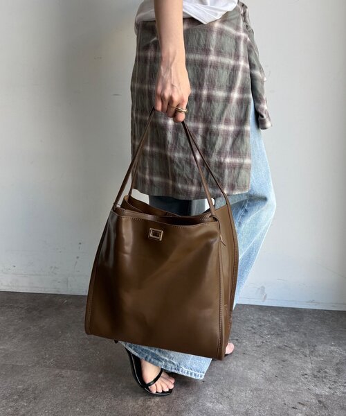 DouDou（ドゥドゥ）の「【WEB限定】ヒネリ金具ビッグトートバッグ（ショルダーバッグ・レディース・キャメル/ブラック/ベージュ系その他/ベージュ・FREE）」の15枚目の写真
