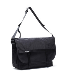 CHROME | ［ CHROME / クローム ］COURIER FLAP MSNGR 20L BKCK_BLACK CRINKLE / クーリエ フラップ メッセンジャー 20L ブラック クリンクル 耐水 容量：20L(メッセンジャーバッグ)