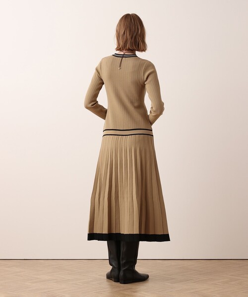 allureville(アルアバイル)の「【Oggi.jp掲載】ラインアクセントプリーツニットワンピース(ワンピース・レディース・ベージュ/ネイビー・1/2)」の22枚目の写真