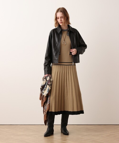 allureville(アルアバイル)の「【Oggi.jp掲載】ラインアクセントプリーツニットワンピース(ワンピース・レディース・ベージュ/ネイビー・1/2)」の21枚目の写真