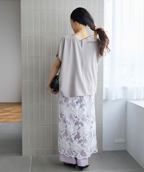 le.coeur blanc(ルクールブラン)の「【UVカット】ハイストレッチカルゼプルオーバー(シャツ/ブラウス・レディース・ライトグレー/チャコールグレー・38)」の11枚目の写真