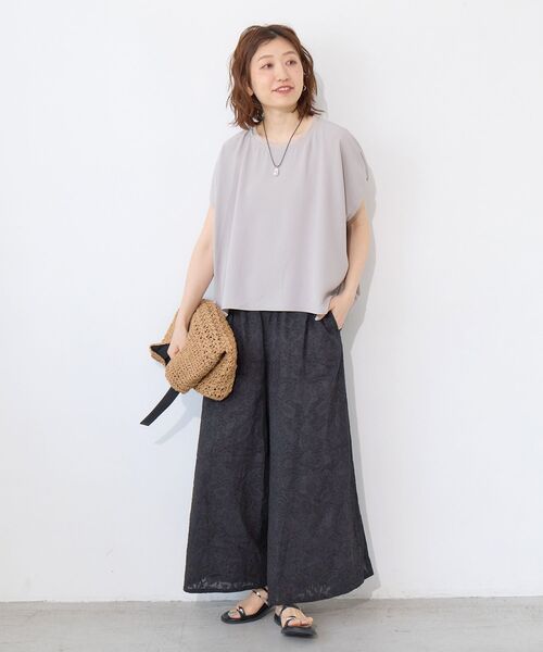 le.coeur blanc(ルクールブラン)の「【UVカット】ハイストレッチカルゼプルオーバー(シャツ/ブラウス・レディース・ライトグレー/チャコールグレー・38)」の16枚目の写真