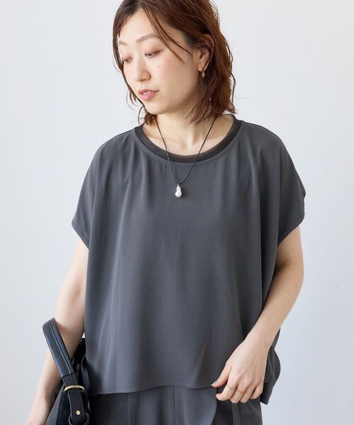 le.coeur blanc(ルクールブラン)の「ハイストレッチカルゼプルオーバー(シャツ/ブラウス・レディース・ライトグレー/チャコールグレー・38)」の8枚目の写真