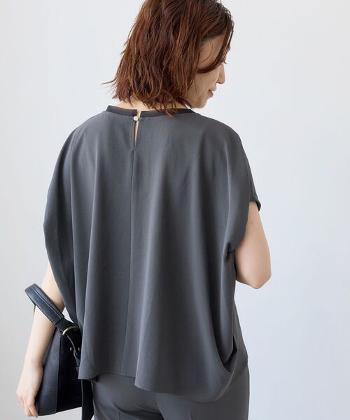 le.coeur blanc(ルクールブラン)の「ハイストレッチカルゼプルオーバー(シャツ/ブラウス・レディース・ライトグレー/チャコールグレー・38)」の10枚目の写真