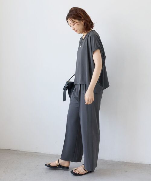 le.coeur blanc(ルクールブラン)の「ハイストレッチカルゼプルオーバー(シャツ/ブラウス・レディース・ライトグレー/チャコールグレー・38)」の12枚目の写真