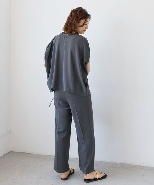 le.coeur blanc(ルクールブラン)の「ハイストレッチカルゼプルオーバー(シャツ/ブラウス・レディース・ライトグレー/チャコールグレー・38)」の14枚目の写真