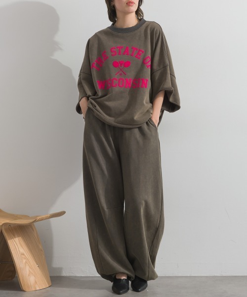 enhaut(アンオート)の「裏毛ケミカルパウダー加工 スウェット THE STATE OFフロッキーロゴ プリントプルオーバー(Tシャツ/カットソー・レディース・チャコールグレー/ネイビー/グリーン/ブラウン/レッド・FREE)」の11枚目の写真