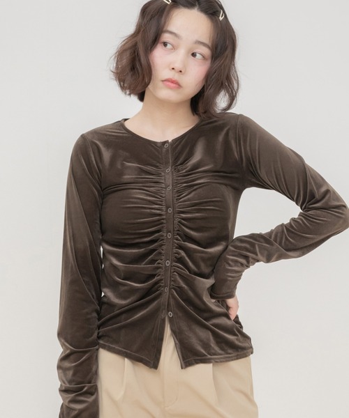 HEILIS(ヘイリス)の「シアーベロアギャザートップス/ ベロアトップス シアートップス ギャザートップス 長袖トップス クルーネック 長袖 カットソー ベロア シアー ギャザー 秋 秋服 秋コーデ 秋冬 秋冬コーデ 韓国ファッション 韓国コーデ トレンド ガーリー フェミニン デート お出かけ ブラック ブラウン イエロー(カーディガン/ボレロ・レディース・イエロー/ブラック/ブラウン・FREE)」の2枚目の写真