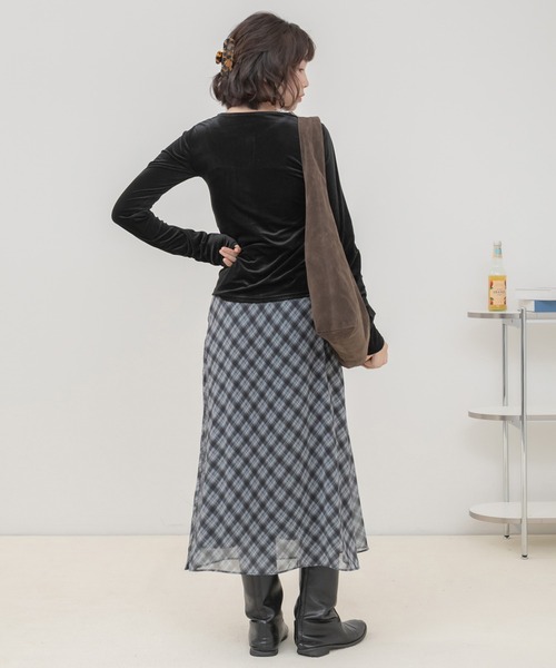 HEILIS(ヘイリス)の「シアーベロアギャザートップス/ ベロアトップス シアートップス ギャザートップス 長袖トップス クルーネック 長袖 カットソー ベロア シアー ギャザー 秋 秋服 秋コーデ 秋冬 秋冬コーデ 韓国ファッション 韓国コーデ トレンド ガーリー フェミニン デート お出かけ ブラック ブラウン イエロー(カーディガン/ボレロ・レディース・イエロー/ブラック/ブラウン・FREE)」の7枚目の写真