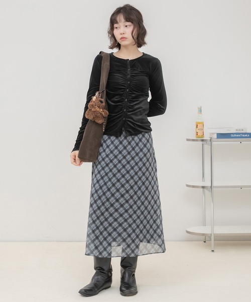 HEILIS(ヘイリス)の「シアーベロアギャザートップス/ ベロアトップス シアートップス ギャザートップス 長袖トップス クルーネック 長袖 カットソー ベロア シアー ギャザー 秋 秋服 秋コーデ 秋冬 秋冬コーデ 韓国ファッション 韓国コーデ トレンド ガーリー フェミニン デート お出かけ ブラック ブラウン イエロー(カーディガン/ボレロ・レディース・イエロー/ブラック/ブラウン・FREE)」の6枚目の写真