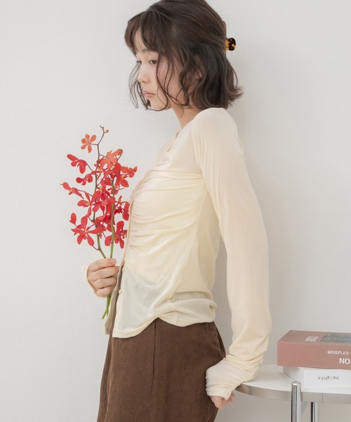 HEILIS(ヘイリス)の「シアーベロアギャザートップス/ ベロアトップス シアートップス ギャザートップス 長袖トップス クルーネック 長袖 カットソー ベロア シアー ギャザー 秋 秋服 秋コーデ 秋冬 秋冬コーデ 韓国ファッション 韓国コーデ トレンド ガーリー フェミニン デート お出かけ ブラック ブラウン イエロー(カーディガン/ボレロ・レディース・イエロー/ブラック/ブラウン・FREE)」の10枚目の写真