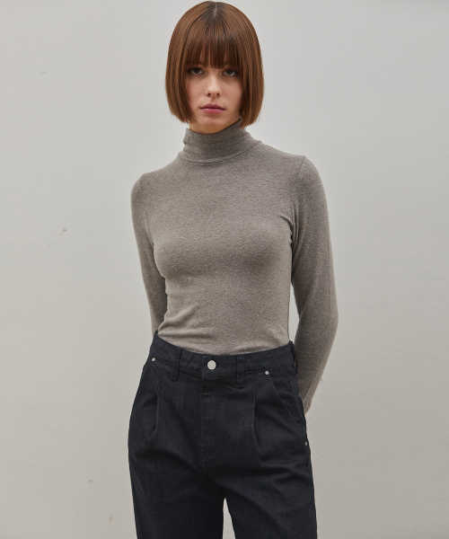 RYUL+WAI(リュルアンドワイ)の「デニムタックベーシックストレートパンツブラック(デニムパンツ・レディース・その他・MEDIUM/SMALL)」の2枚目の写真