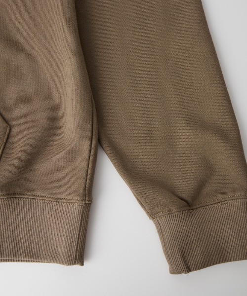 UNIVERSAL OVERALL（ユニバーサルオーバーオール）の「[UNIVERSAL OVERALL/ユニバーサルオーバーオール] 別注 ワンポイントロゴ刺繍 スウェットパーカー（パーカー・レディース・オレンジ/ブラック/ベージュ・S/M/L）」の20枚目の写真