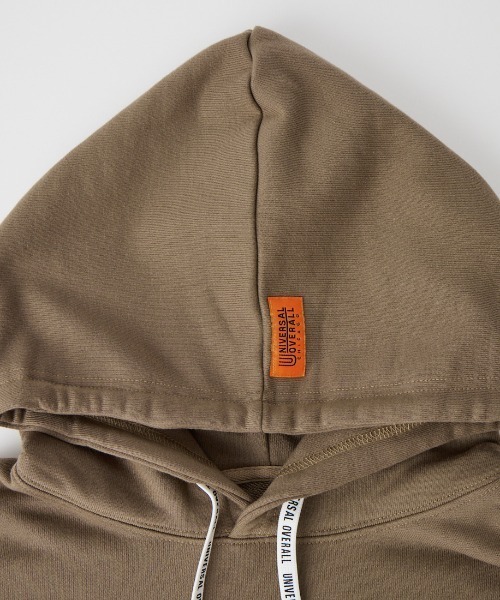 UNIVERSAL OVERALL（ユニバーサルオーバーオール）の「[UNIVERSAL OVERALL/ユニバーサルオーバーオール] 別注 ワンポイントロゴ刺繍 スウェットパーカー（パーカー・レディース・オレンジ/ブラック/ベージュ・S/M/L）」の22枚目の写真