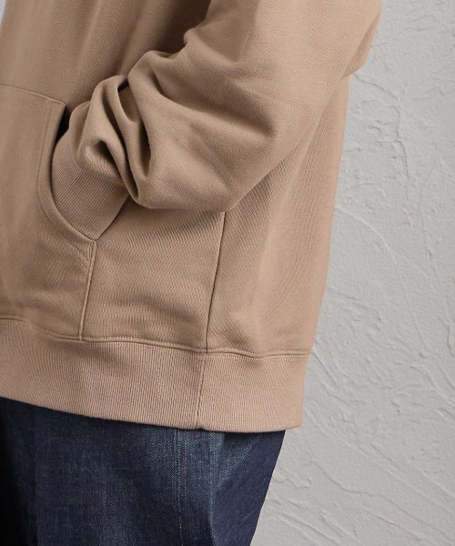 UNIVERSAL OVERALL（ユニバーサルオーバーオール）の「[UNIVERSAL OVERALL/ユニバーサルオーバーオール] 別注 ワンポイントロゴ刺繍 スウェットパーカー（パーカー・レディース・オレンジ/ブラック/ベージュ・S/M/L）」の14枚目の写真