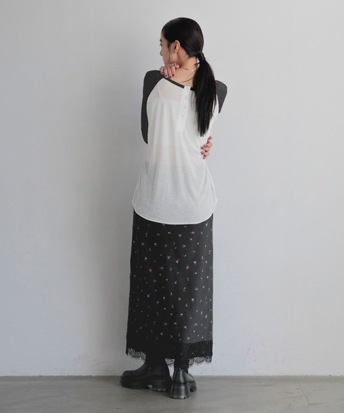 LOWRYS FARM(ローリーズファーム)の「【前後着用可能】シアーナンバリングTLS 1063338(Tシャツ/カットソー・レディース・ライトブルー/オフホワイト・FREE)」の4枚目の写真