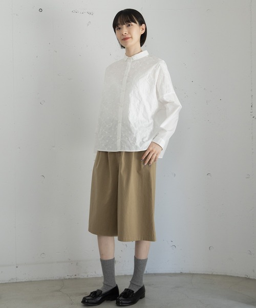 POU DOU DOU(プードゥドゥ)の「刺繍生地使いボックスシャツ(シャツ/ブラウス・レディース・ダークグレー/オフホワイト/キナリ・3)」の14枚目の写真