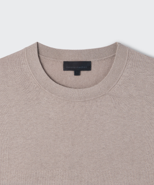 MUSINSA STANDARD（ムシンサスタンダード）の「[プラス] シルク&カシミヤブレンド 半袖ニット [アッシュベージュ]（ニット/セーター・メンズ・その他・SMALL/MEDIUM/LARGE/X-LARGE/2XL）」の3枚目の写真