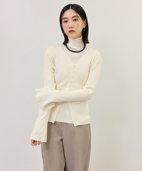ADAM ET ROPE'(アダムエロペ)の「【WEB限定】・【定番】エコベロVネックカーディガン(カーディガン/ボレロ・レディース・ブラック/ダークブラウン/オフホワイト/ブルー系その他4・FREE)」の21枚目の写真