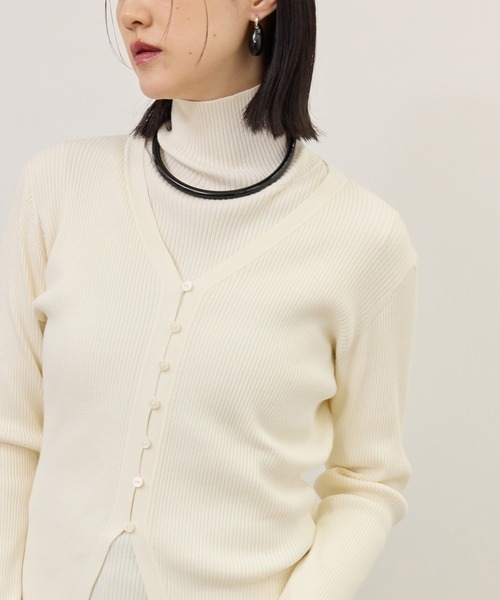 ADAM ET ROPE'(アダムエロペ)の「【WEB限定】・【定番】エコベロVネックカーディガン(カーディガン/ボレロ・レディース・ブラック/ダークブラウン/オフホワイト/ブルー系その他4・FREE)」の22枚目の写真