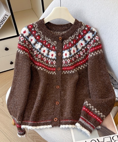 AMAJI(アマジ)の「フェアアイル柄 フラワー ジャガード ニットトップス(ニット/セーター・レディース・グレー/ブラウン/ホワイト・FREE)」の3枚目の写真