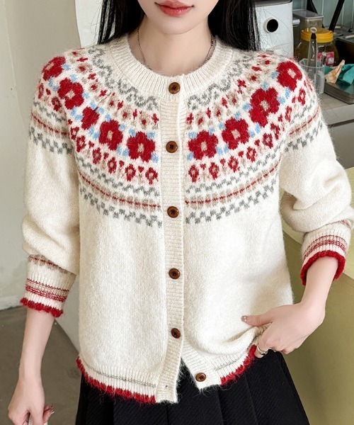 AMAJI(アマジ)の「フェアアイル柄 フラワー ジャガード ニットトップス(ニット/セーター・レディース・グレー/ブラウン/ホワイト・FREE)」の1枚目の写真