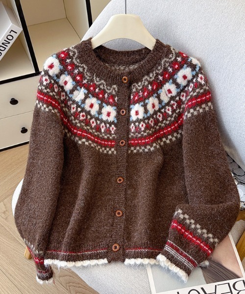AMAJI(アマジ)の「フェアアイル柄 フラワー ジャガード ニットトップス(ニット/セーター・レディース・グレー/ブラウン/ホワイト・FREE)」の4枚目の写真