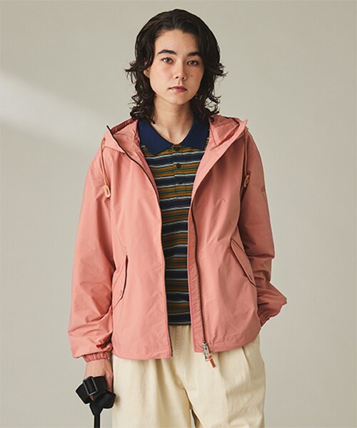 AIGLE(エーグル)の「形状回復 ソロテックス 撥水 UVカットライトウェイトフーデッドジャケット(ブルゾン・レディース・ピンク/セージグリーン/ホワイト/ダークネイビー・40/38/42/36)」の1枚目の写真